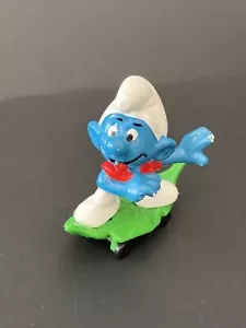 Vintage Skateboard Smurf Figurine on Wheels-Schleich Peyo Germany - Picture 1 of 6