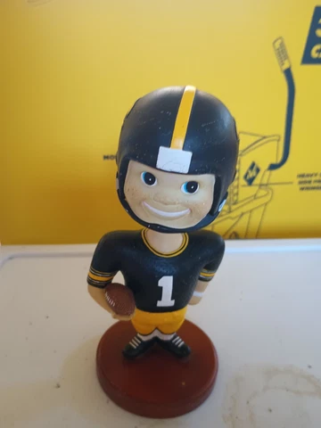 Rare 2001 Iowa Hawkeyes limited edition Bobblehead collegiatecollectables.net Cover