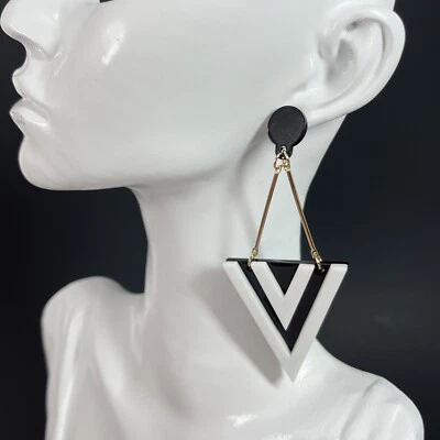 Pendientes colgantes cinéticos de acrílico perforados blancos negros arte moderno Foto 1 de 4