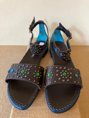 NUEVO EN CAJA Sandalias Planas Studio Pollini Cuero Marrón Oscuro Joyas EU 39.5 US 9 NUEVAS $228 Foto 1 de 4