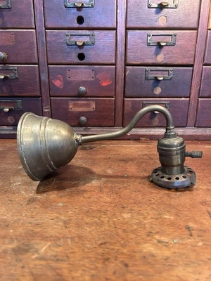 Antiguo Aplique Americano Temprano Uno Fitter Faries Oc Era Blanca Latón J Brazo Foto 1 de 4