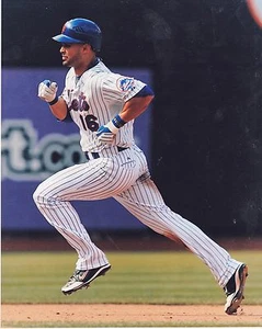 ANGEL PAGAN  NEW YORK METS   COLOR ACTION 8x10 - Picture 1 of 1