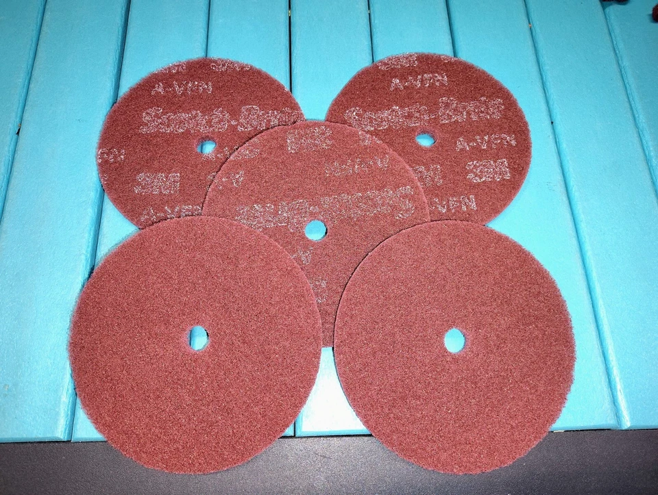 (5) 6” x 5/8” Arbor Scotch-Brite High Strength Disc Scratch Scuff Pad Very Fine - Image 1 of 1
