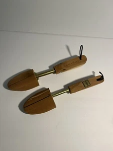 Cole Haan Zedernholz geteilte Zehenpartie Schuhspanner verstellbar Dehner Größe Small Paar - Bild 1 von 10