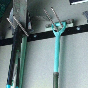 Gerätehalter Besenhalter Gartengerätehalter Stielhalter Werkzeughalter Stahl DE - Bild 1 von 13