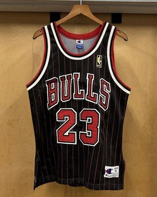 Camiseta Auténtica Campeón Michael Jordan Chicago Bulls NBA Logo Dorado Talla 40 Foto 1 de 4