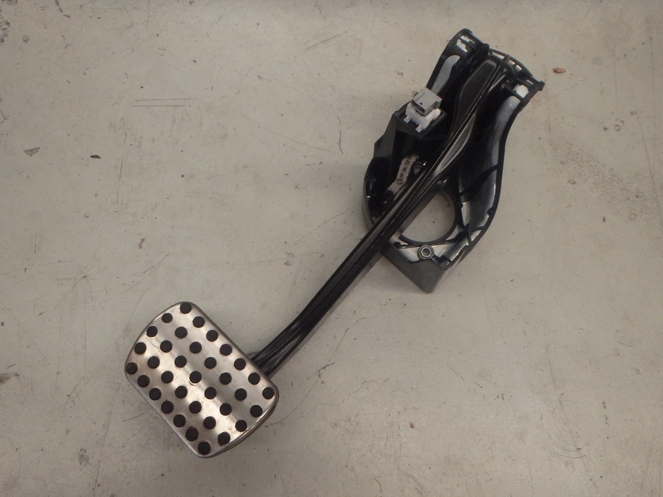 Conjunto de pedal de freno Mercedes Benz C63 AMG 2008 W204 J080 Foto 1 de 1