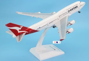 1:200 35CM QANTAS BOEING 747-400 Passenger Airplane ABS Plastic Aircraft Model - Picture 1 of 6