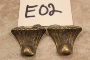 L02 2 VINTAGE SMALL SOLID BRASS LAMP CHEST LEGS - Picture 1 of 1