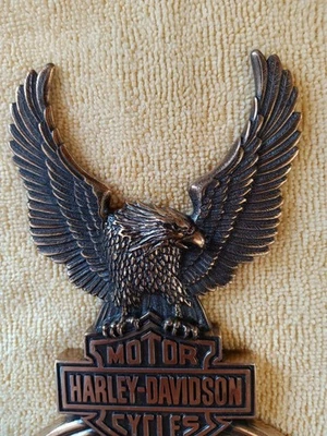 Emblema vintage Harley Davidson Eagle Bar & Shield Sissy Bar. - Imagem 1 de 4