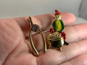 2 Stück Wishbone Wichtel Kobold Figur SHANNON Vintage Metall Brosche V-7772 - Bild 1 von 5