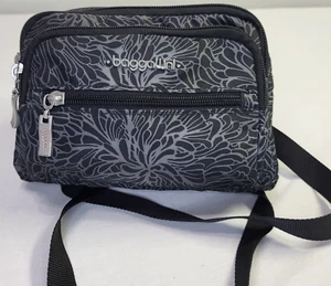 Baggallini Modern Everywhere Midnight Blossom Crossbody Travel Bag Purse Pockets - Picture 1 of 23