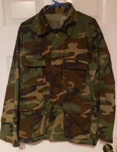 Abrigo Camisa de Combate Militar de EE. UU. Bosque Camuflaje Clima Caliente Para Hombres Mediana Larga - Imagen 1 de 5