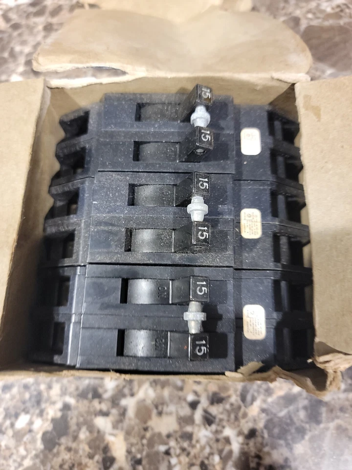 SYLVANIA 15 Amp 2 Pole QC15 Circuit Breaker