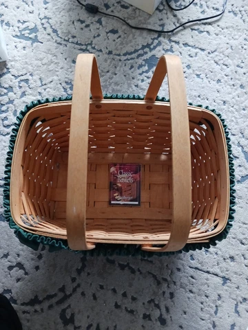VTG. LARGE Picnic Basket w/green ruffle 2001 Longaberger. New Cover