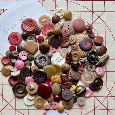 100 Buttons - mostly vintage from Estate Collection - lot 86 - Image 1 of 4