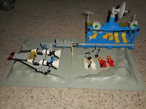 LEGO Classic Space: Beta-1 Command Base 6970 (1980) Vintage with antenna - Picture 1 of 6