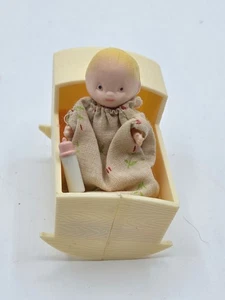 Vtg Doll House Miniature Knickerbocker Plastic Cradle Baby & Bottle! 1977! - Picture 1 of 12