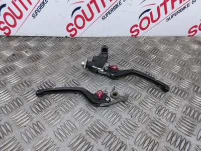 TRIUMPH TIGER 1050 2010 PALANCA EMBRAGUE Y PALANCA FRENO DELANTERO Foto 1 de 4