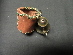 Scivolo in pelle con fazzoletto da collo teiera in metallo cov1 - Foto 1 di 2