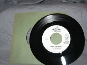 L A EXPRESS "DOWN THE MIDDLE / LONG VERSION" 45 MINT PROMO - Imagen 1 de 2