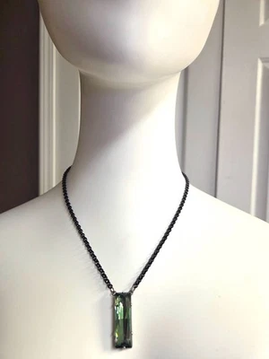 Collar Baguette Verde Colección Negra Coqueta Sabika 2015 Foto 1 de 4