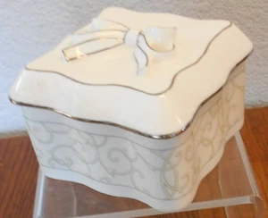 Caja de baratija Wedgwood celestial platino hueso cinta motivo tapa borde plateado - Imagen 1 de 6