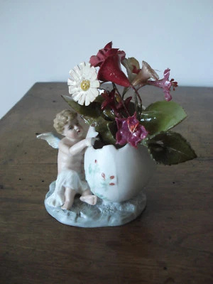 Bouquetière ange et œuf ancienne biscuit porcelaine Saxe? - Photo 1/4