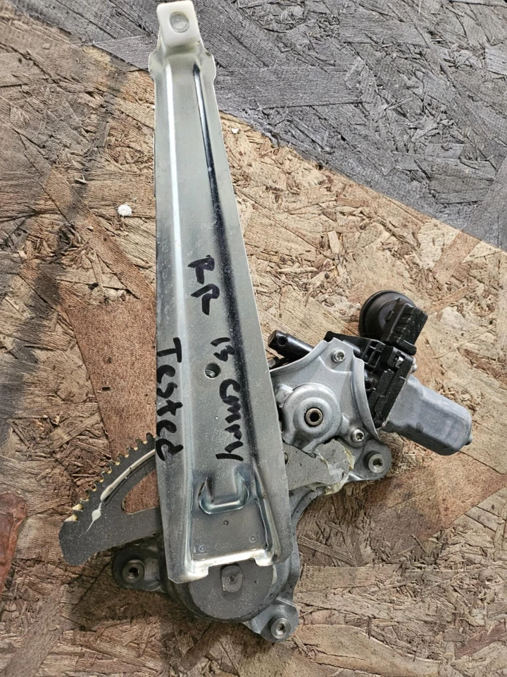 2013 丰田凯美瑞左后驾驶员侧窗调节器带电机原始设备制造商 12-14 — 第 1/1 张图片