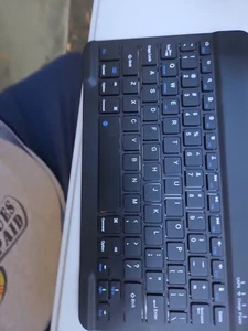 Teclado magnético Bluetooth inalámbrico recargable universal para uso con tabletas iPads - Imagen 1 de 2