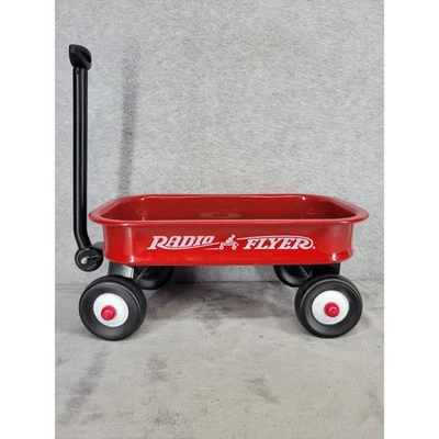 Radio Flyer Vagón Rojo Oldcastle Juguete Pull Wagon Paseo en Niños Juego al Aire Libre Foto 1 de 4