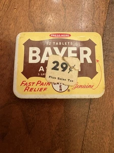 Vintage BAYER Aspirina Publicidad Lata Miniatura Metal 12 Tabletas Tamaño - Imagen 1 de 5