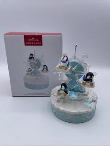 PINGUINI GIOCOSI Hallmark Keepsake Ornamento 2023 MAGIC Funziona - Foto 1 di 7