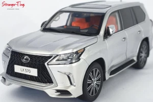 Modelos LCD Lexus LX570 plata escala 1:18 - Imagen 1 de 1