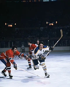 Buffalo Sabres Gilbert Perreault vs Montreal Game Action Color 8 X 10 Photo Pic - Picture 1 of 1