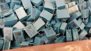 (50 PCS) B81123C1222M EPCOS 2200pF Film Capacitor 500V Polypropylene (PP) Radial - Picture 1 of 4