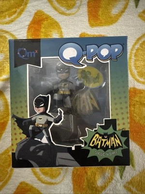 Figura Vinilo Exclusiva Caja de Botín DC Q-Pop Batman Clásica 66 Serie de TV Qmx ¡Nueva! Foto 1 de 2