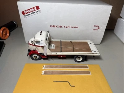 Transportador de auto GMC Danbury 1938 como nuevo (blanco/rojo) (caja original con documentación) Foto 1 de 4
