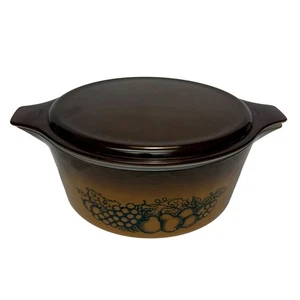 Vintage Pyrex alter Obstgarten 2 1/2 Quart runde Kasserolle mit braunem Deckel - Bild 1 von 9