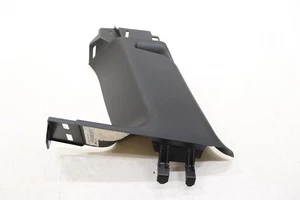Jeep Grand Cherokee WK 2016-2022 cubierta de moldura de pilar trasero derecho OEM NEGRO_KLX9 - Imagen 1 de 13