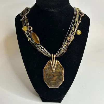 "Collar llamativo vintage de cuentas de múltiples hebras de Chico con colgante de 3"" de largo" Foto 1 de 4