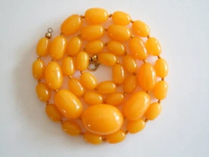 Cadena vintage baquelita aceitunas culto amarillo anudado individualmente 62,8 g/72,5 cm - Imagen 1 de 4