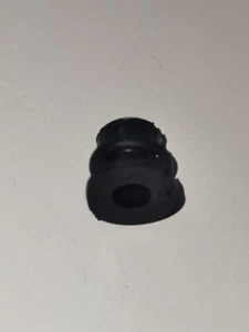 Kove Rally 450 Verkleidungsgummi mit Käfigmutter - Bild 1 von 1