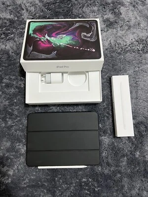 Apple iPad Pro 1. Gen 512GB, Wi-Fi + 4G (Ohne Simlock), 11 Zoll - Space Grau - Bild 1 von 4