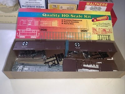 Roundhouse HO Scale TwinPak Santa Fe SD 36' Box Cars #’s 8533, 8538. NOS - Image 1 of 4