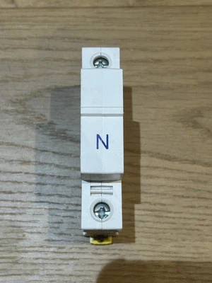 Schneider Neutral Block Single Pole Acti9 Connector Terminal Block - Image 1 of 2