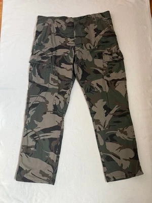 VGUC Wrangler Men's Camo Cotton Relaxed Fit Cargo Pants 40 x 32 - Image 1 of 4