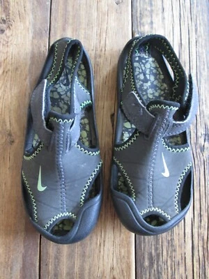 Nike Sandals Water Shoes Kids Size 10 Black Green Little Boys Hook & Loop - Image 1 of 4