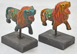 Set of 2 Vintage Wooden Small Lion Figurines Original Old Hand Carved Painted - Picture 1 of 8