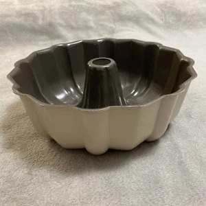 Vintage 12 cup / 5-Liter - Fluted Bundt Cake Pan Heavy Duty Aluminum -Teflon - Picture 1 of 4